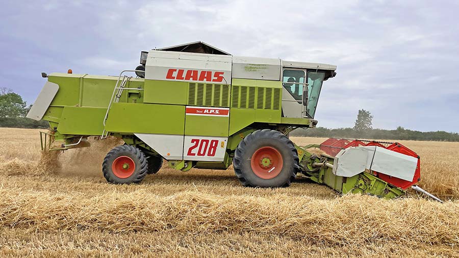 Claas Mega 208