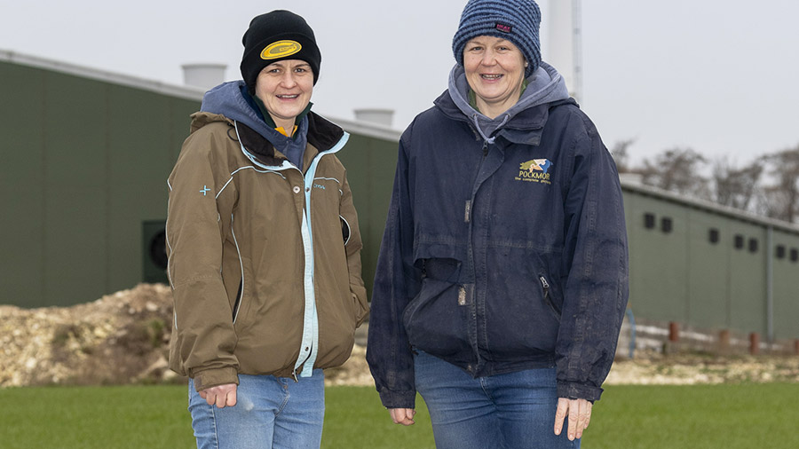 Anna and Vicky Morgan © Wayne Hutchinson