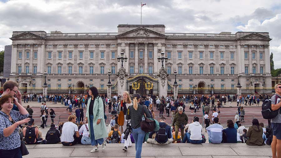 Crowds outside Buckingham Palace