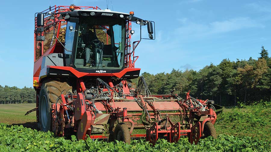 Harvesting in Norfolk © MAG/David Jones