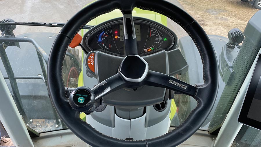 Claas Axion 960 Terra Trac steering wheel