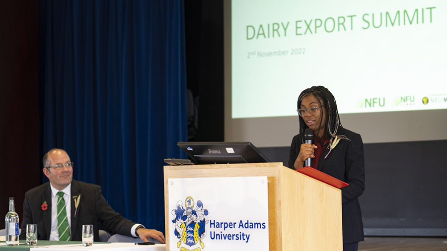  NFU deputy president Tom Bradshaw and international trade secretary Kemi Badenoch © NFU