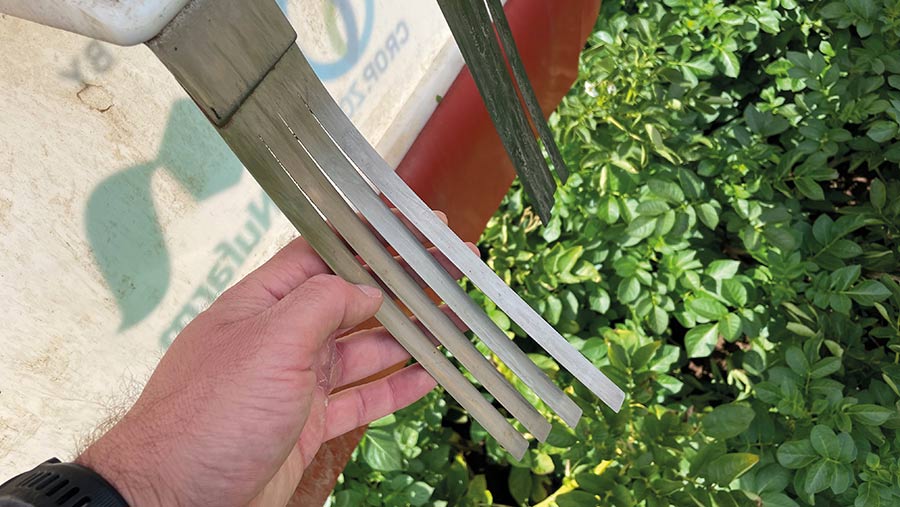 conductor strips on electric weeder