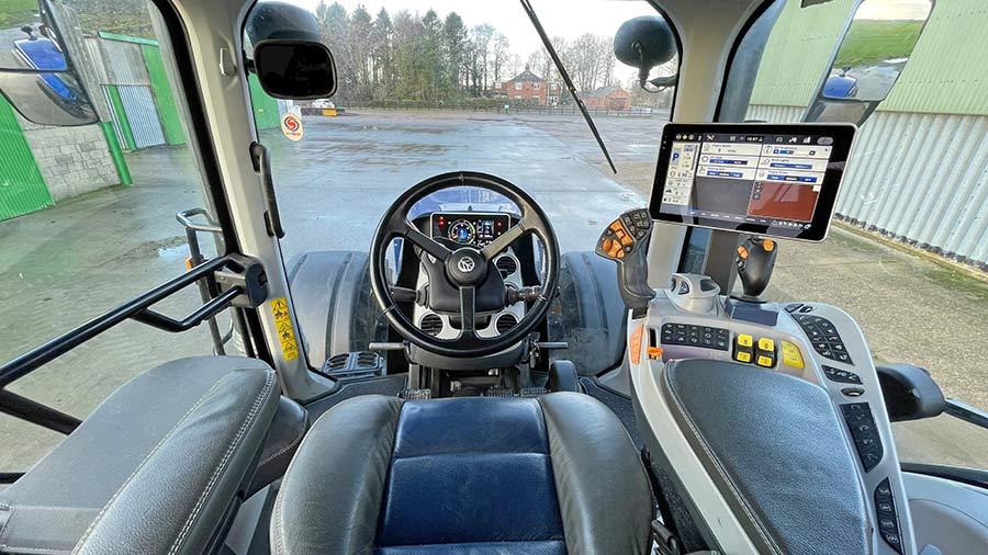 New Holland T8 Smart Trax interior