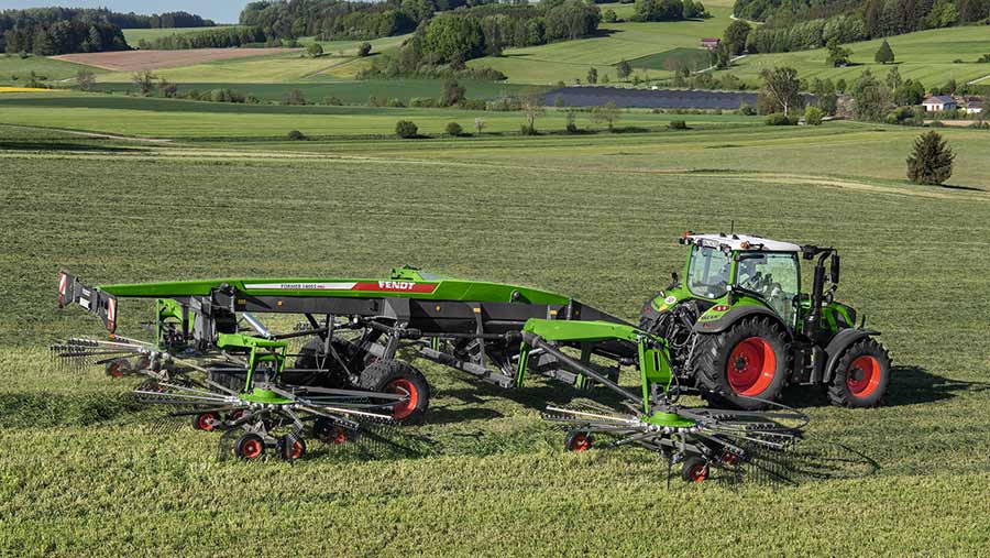 The latest contractor-spec Fendt Former 14055 Pro quad-rake features automatic tine height adjustment © Fendt