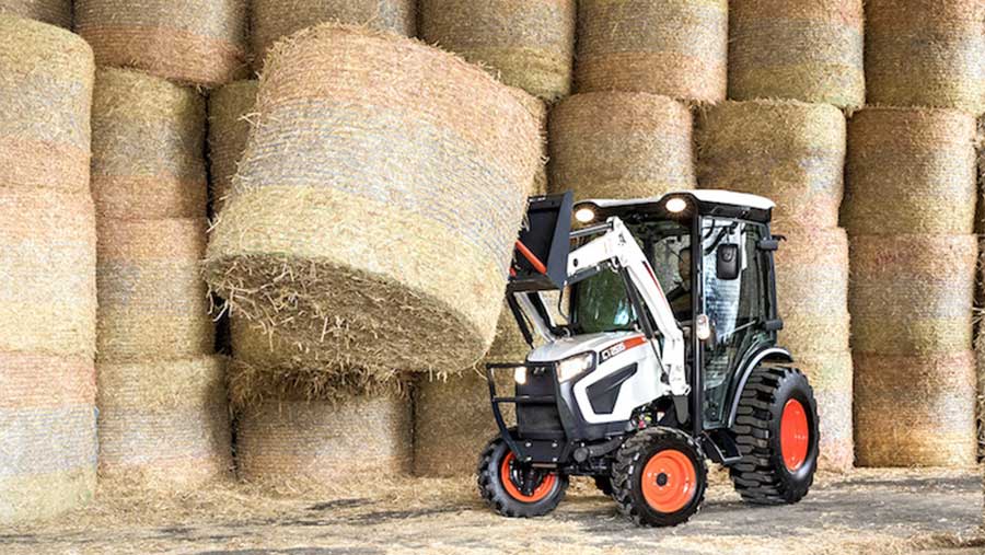 Bobcat CT 2535 with haybales