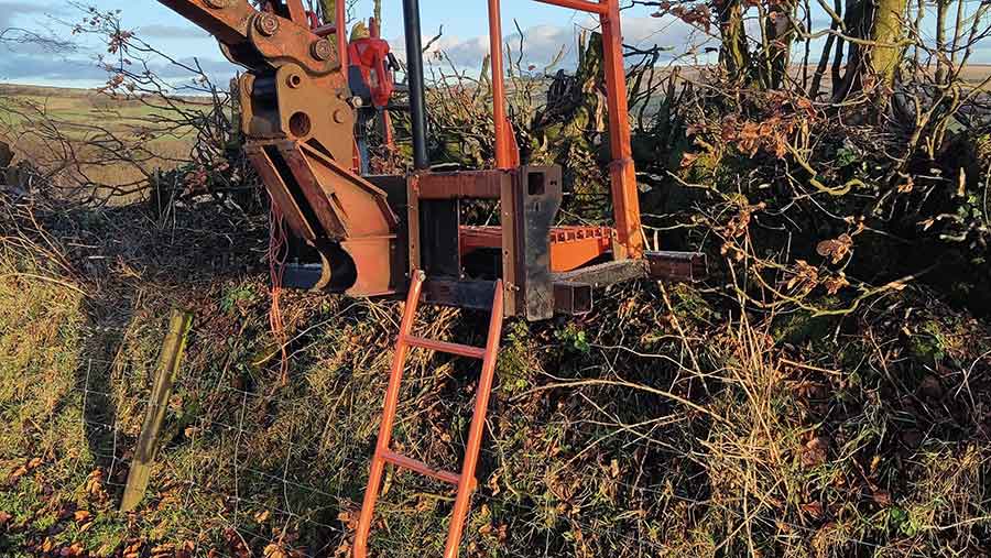 Hedge-laying platform