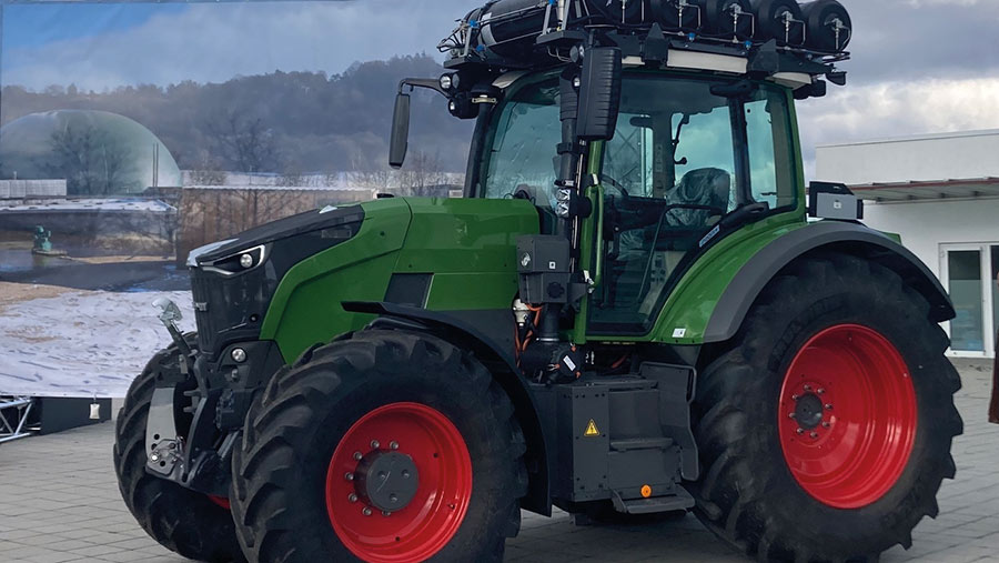 This Fendt prototype has electricity-generating fuel cells to evaluate performance and hydrogen consumption © Fendt