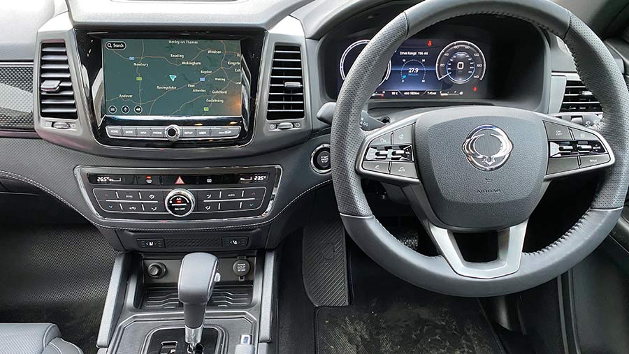 Ssangyong Musso interior