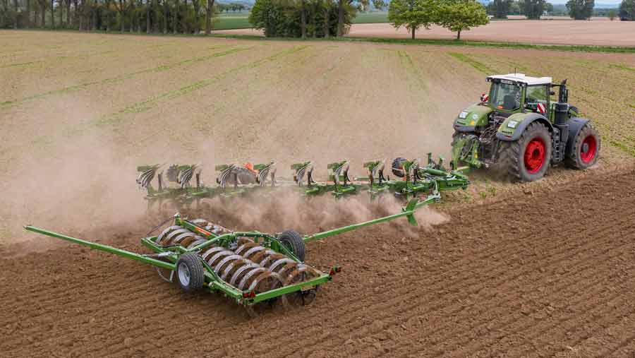 Amazone’s new Tyrock 400 Onland plough for in-furrow or on-land operation © Amazone