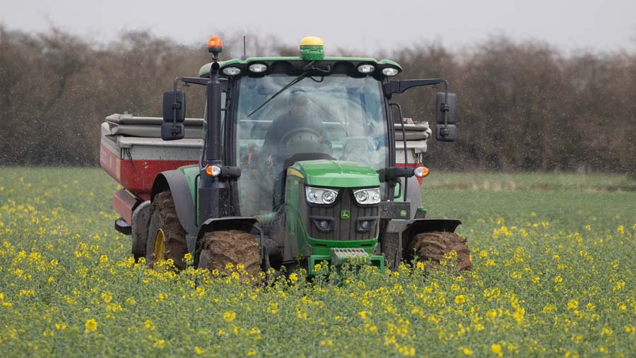 Applying nitrogen to OSR © Tim Scrivener