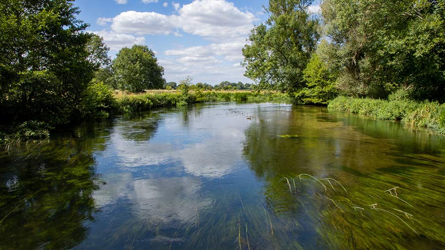 River Test © Harry Green/Adobe Stock