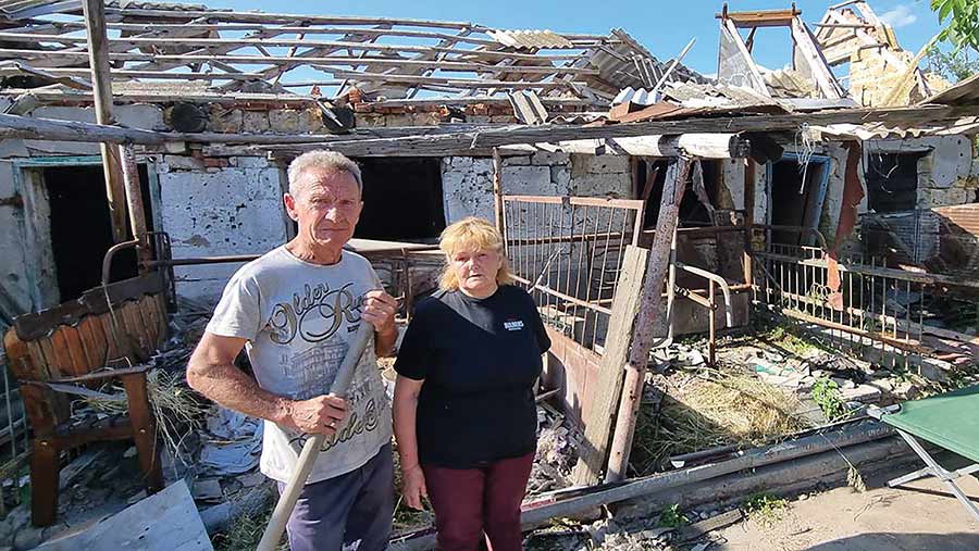 Farmers Alexander and Svitlana in front of the remains of their cattle shed © Bear Ukraine