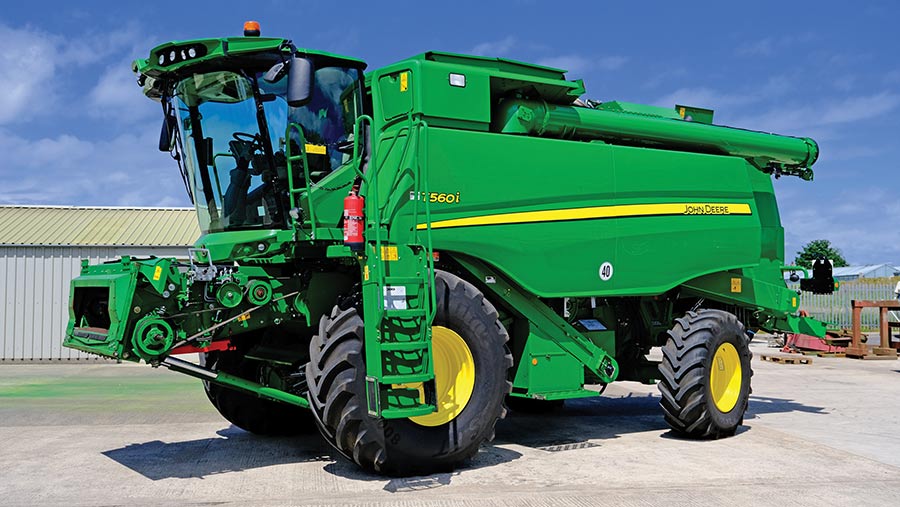 John Deere T560i combine