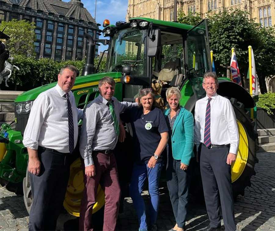 Mark Spencer, Andy and Lynda Eadon, Minette Batters and MP Jeremy Wright