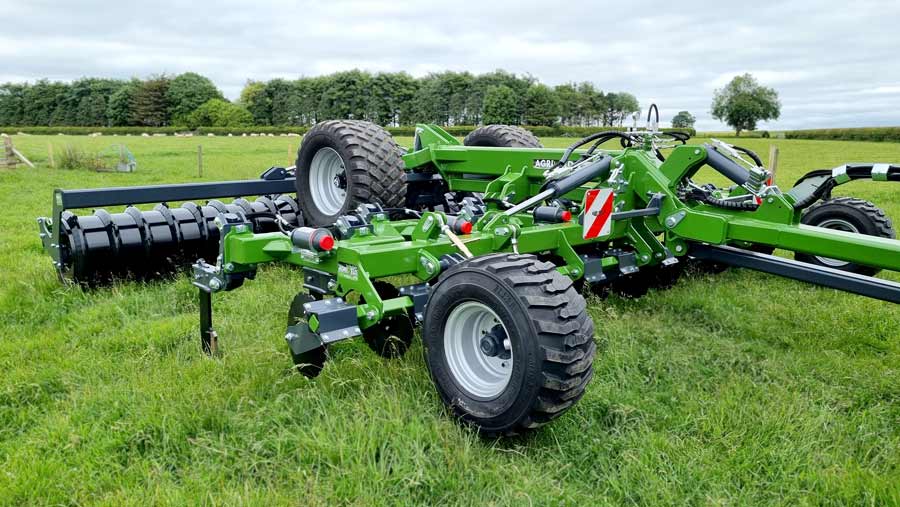 Agriweld’s 6m trailed Min-Dis subsoiler © Agriweld