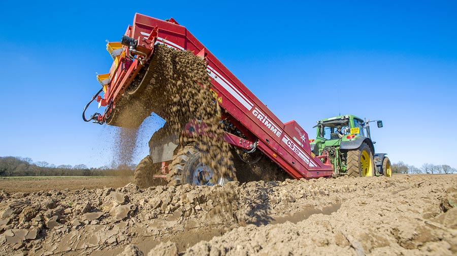 De clodding potato seed-bed with Grimme CS 150 combi star & John Deere tractor