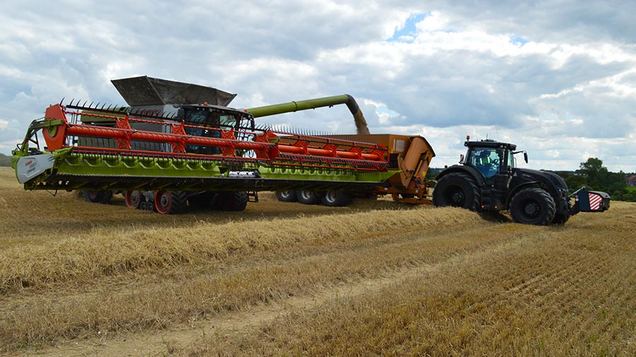 Norfolk barley harvest © MAG/David Jones