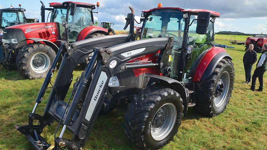 Case Farmall 115C HD with Quicke Q4