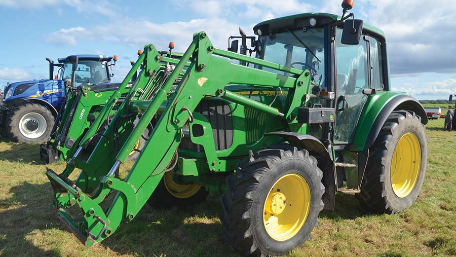 John Deere 6220