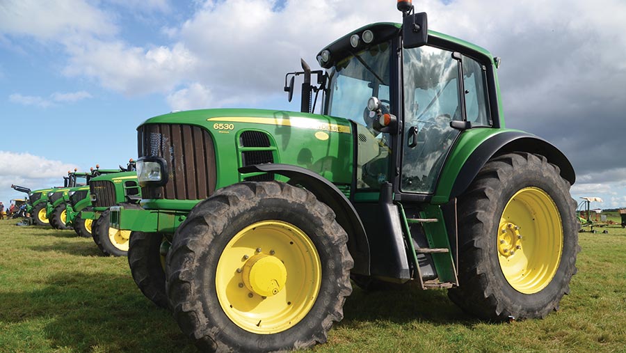 John Deere 6530