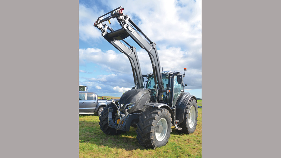 Valtra T235