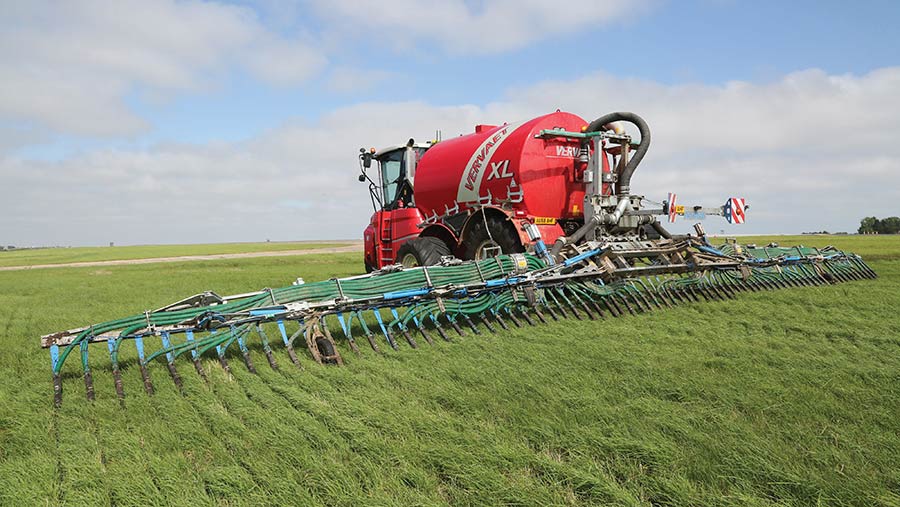 A Bomech trailing shoe applicator on a Vervaet 'trike' tanker © J Riley