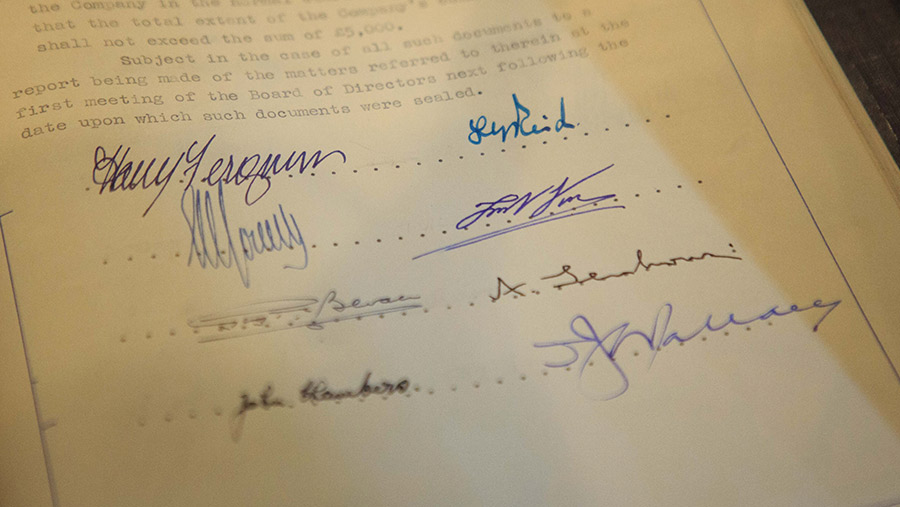 Signature (Harry Ferguson) on a page