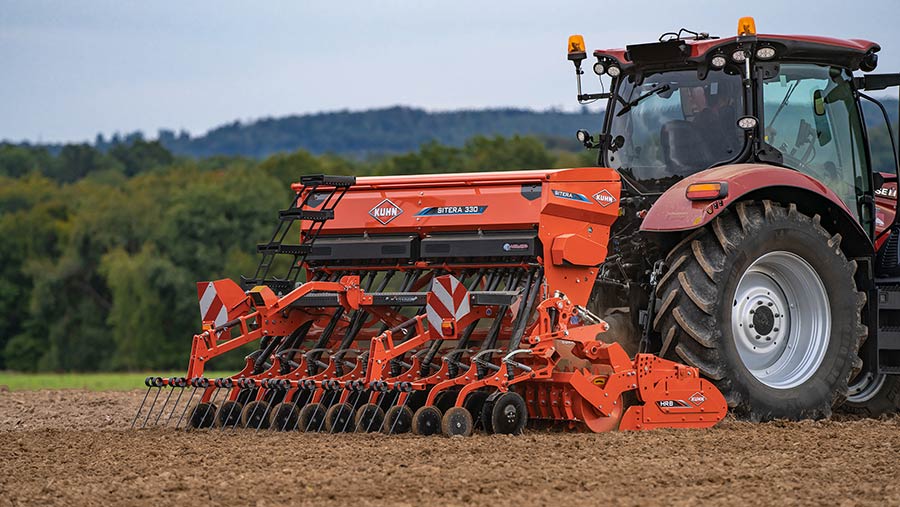 A Kuhn Sitera 330 equipped with Seedflex double-disc coulters © Kuhn