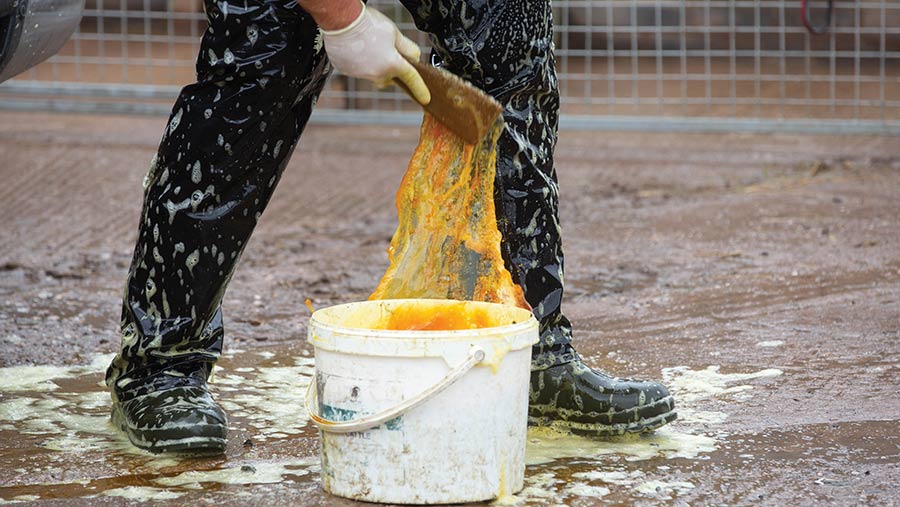 Disinfecting bucket