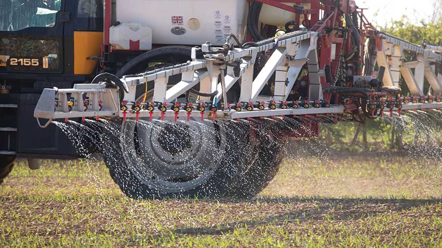 Applying liquid nitrogen to spring barley