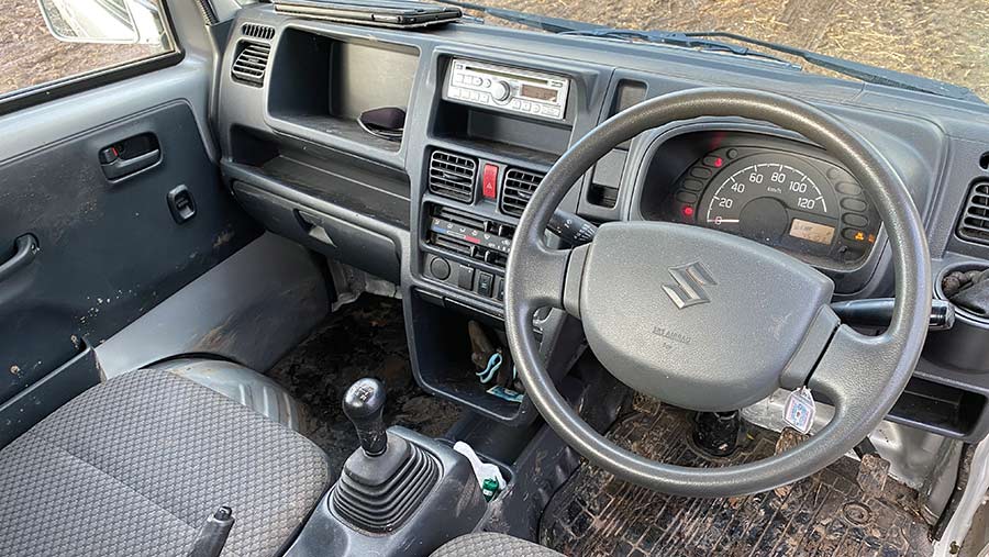 Suzuki Quadtruck interior