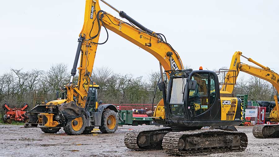 JS145 digger with TMK300 tree shear