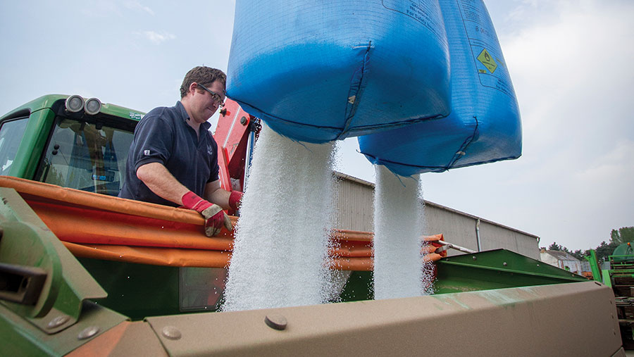 loading nitrogen into fertiliser