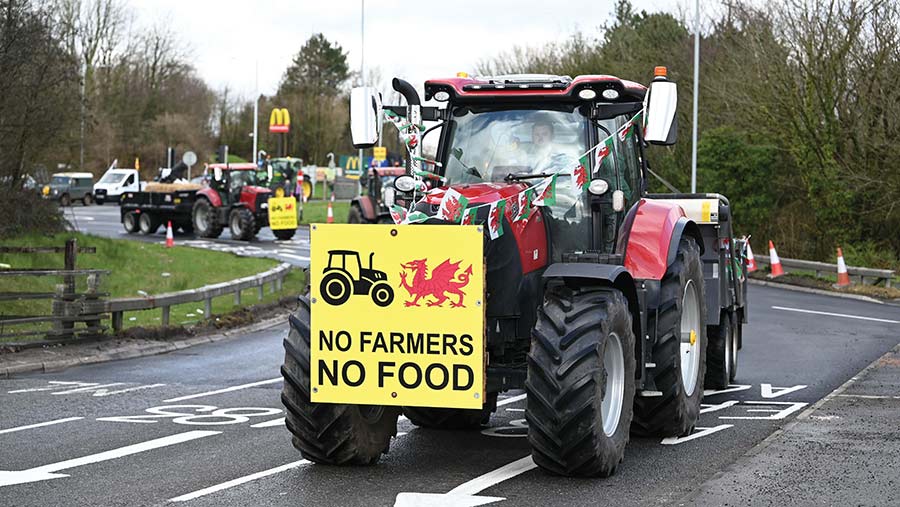 Welsh farmers drive slow protest