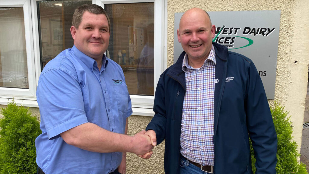 South West Dairy Services' Phil Squires and GEA's Simon Redfearn © GEA