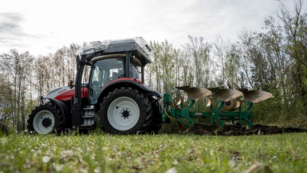 The hydrogen-fuelled Steyr prototype tractor © Steyr