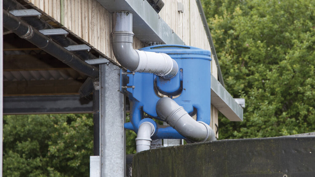 Guttering to capture rainwater