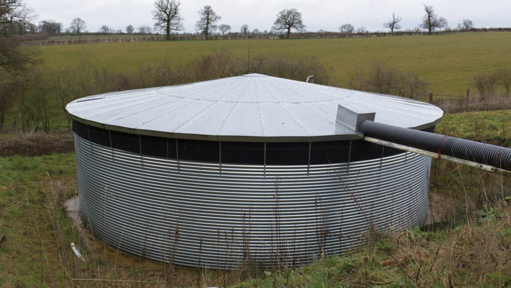 Water storage tank