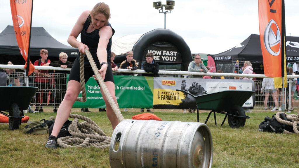 Daisy Goldsmith pulling a barrel