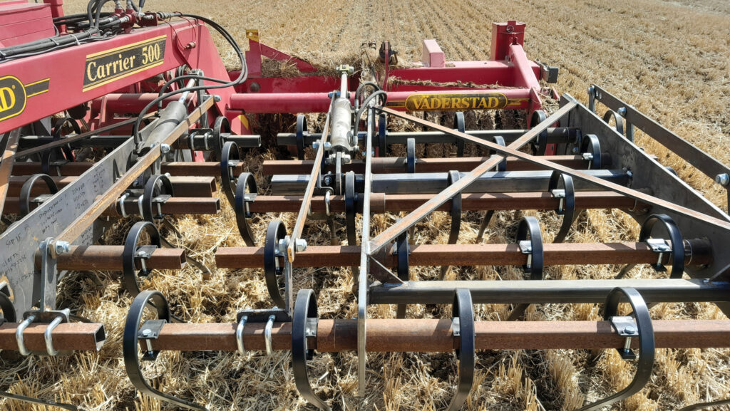 Carrier stubble rake