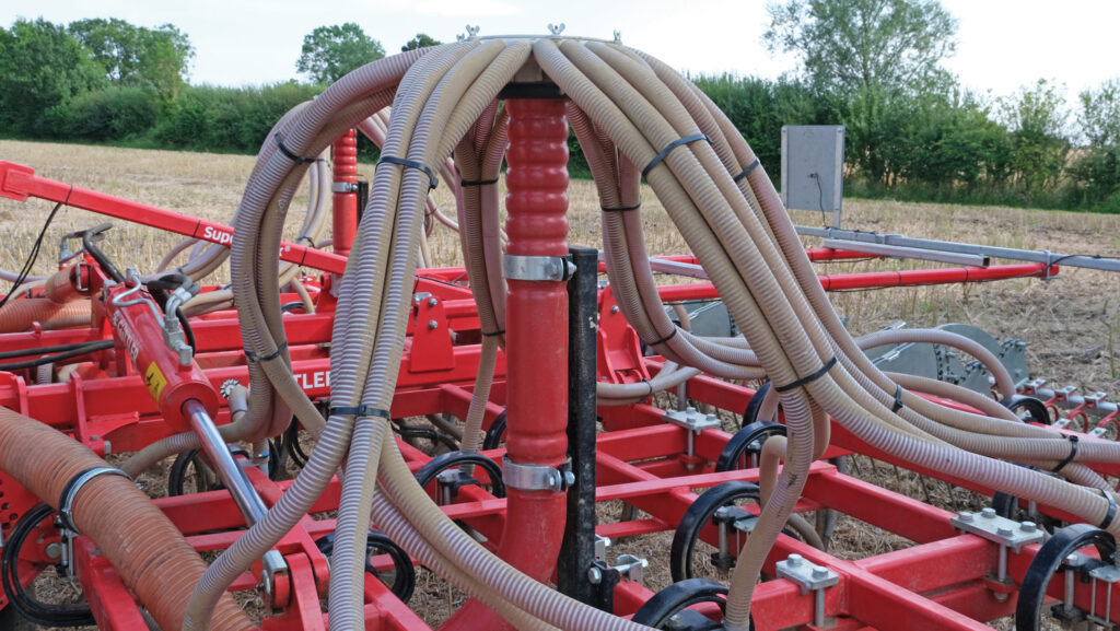 Twin seed distribution heads