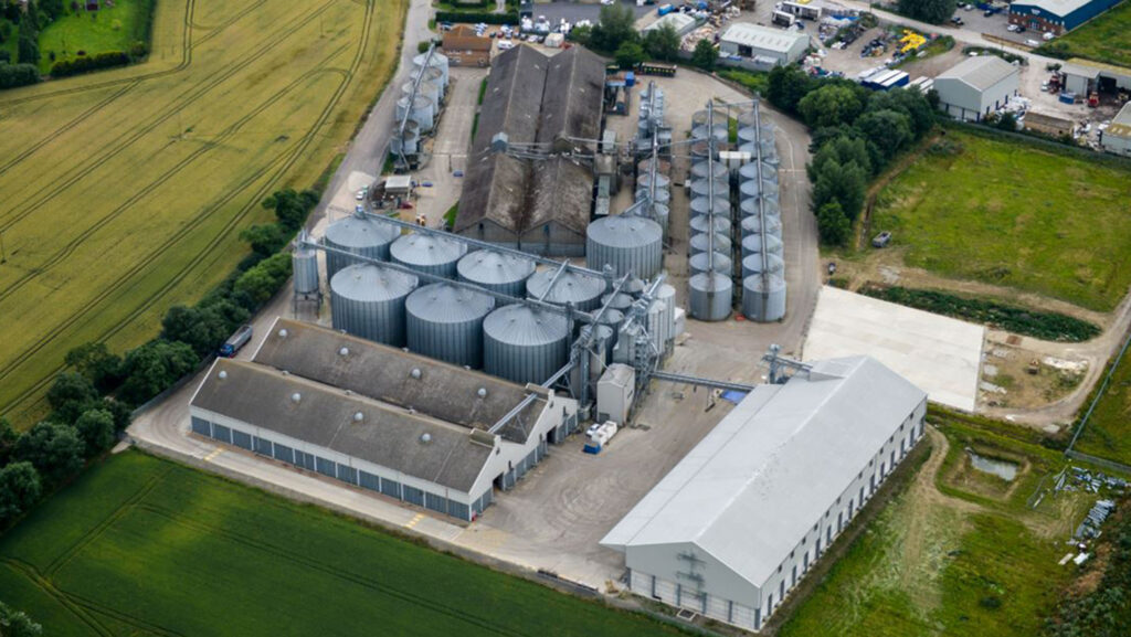 combinable crop storage site at Wimblington, Cambridgeshire © Frontier