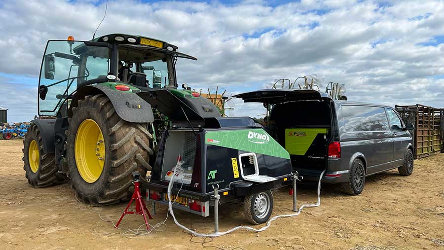 Joh Deere 6215R receiving a remap © Avon Tuning