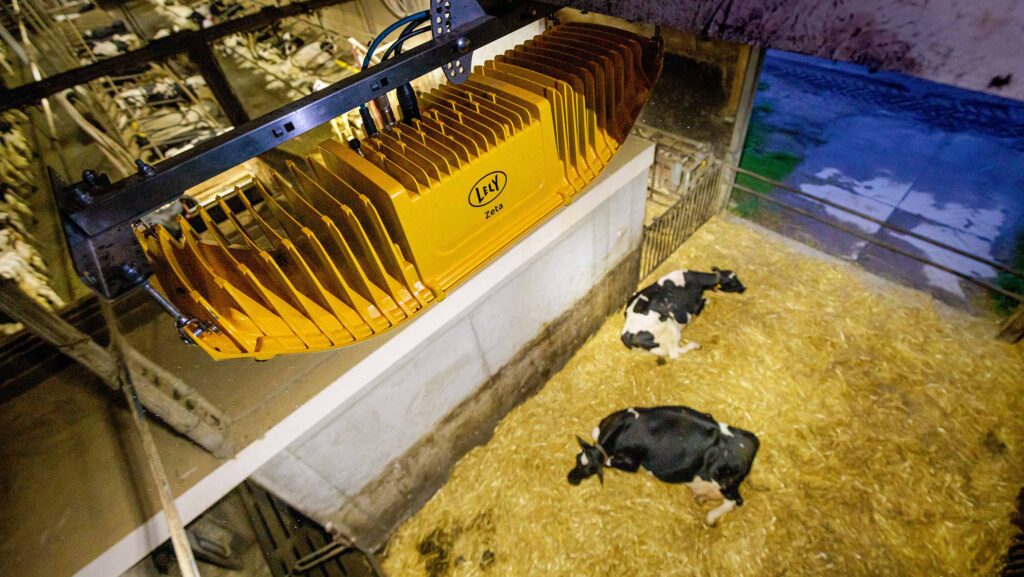 Artificial intelligence calving monitor debuts at Dairy Day - Farmers ...