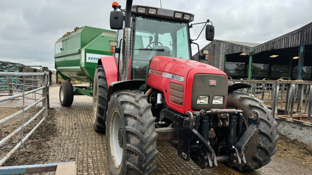 Massey Ferguson 6290 tractor pulling a Keenan feeder