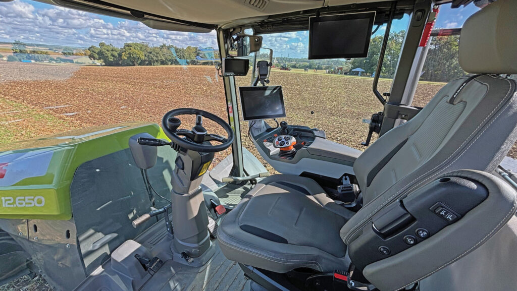 Claas Xerion 12.650 tractor cab interior