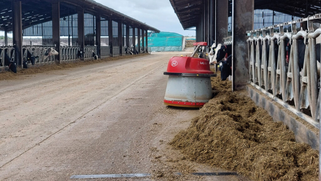 robot pushing up feed