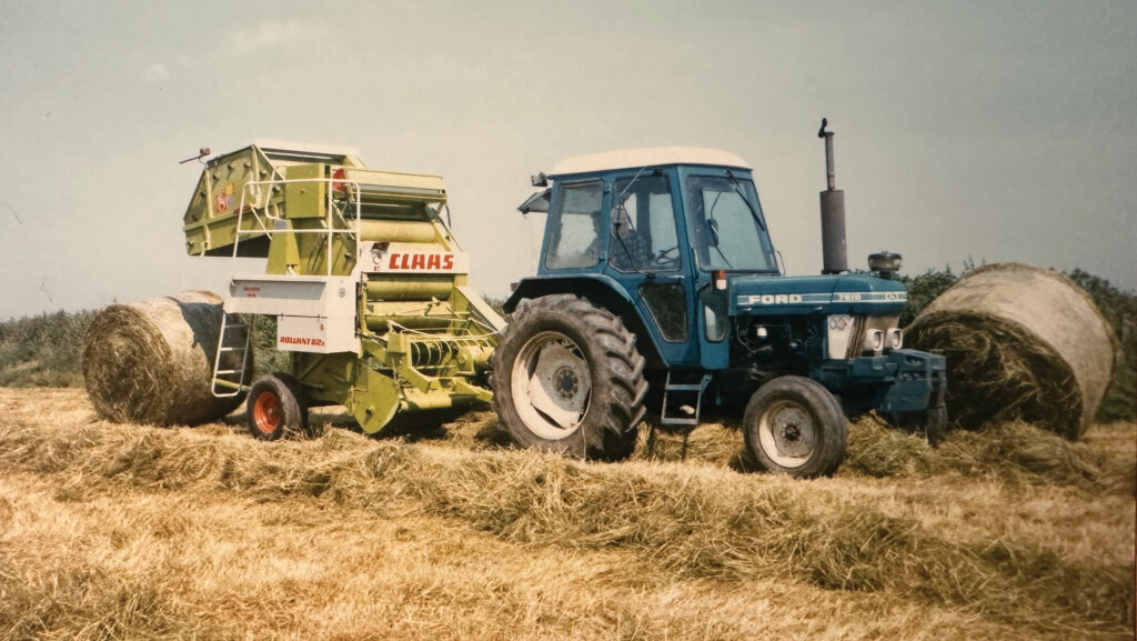 Ford tractor pulling a Claas Rollant baler