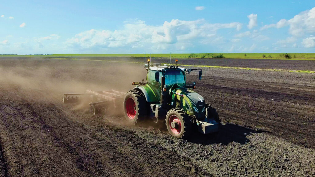 Fendt 724 discing